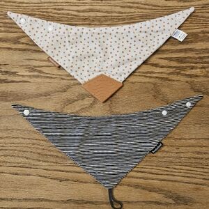 BooginHead Pacifier Binky Holder & Teether 2 Bib Bandana Snap Set Baby Unisex